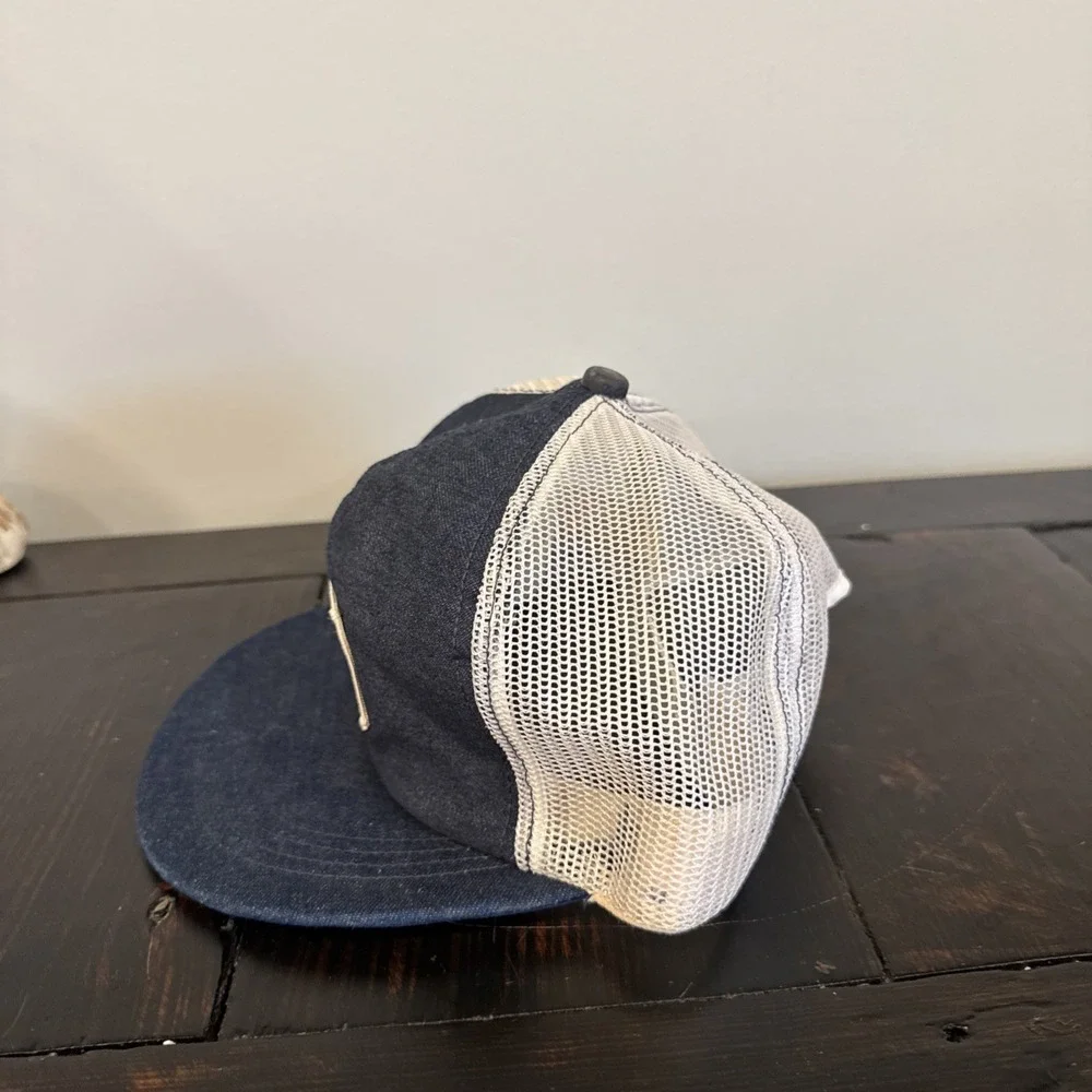 Case cap blue‎ jean with white netting